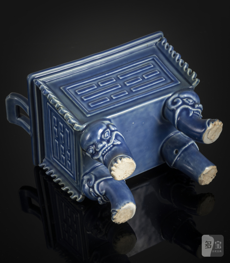 A fine powder blue glazed porcelain incense burner 'fang ding' with bagua trigrams, wooden stand and cover with jade knob - 图4